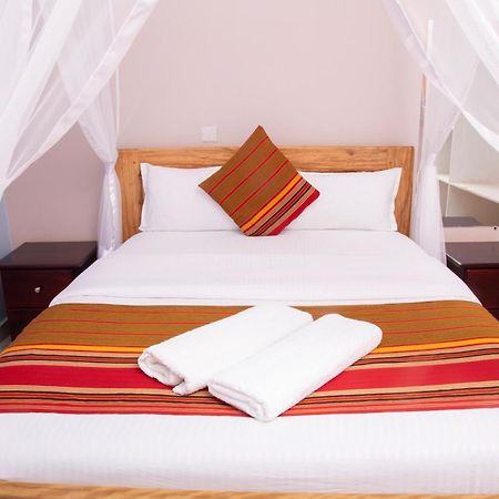 Silver Oaks Hotel Boma Fort Portal Екстер'єр фото