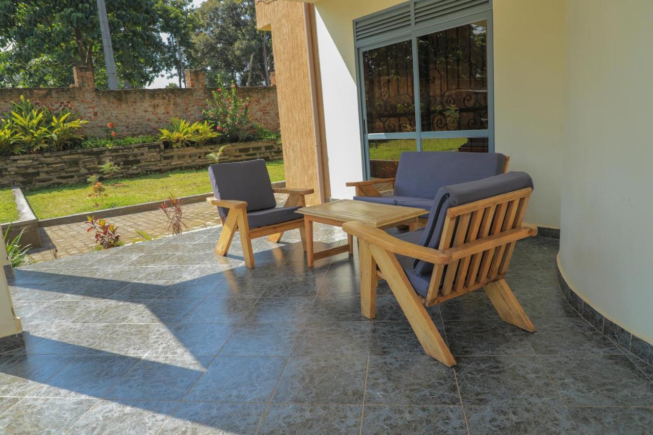Silver Oaks Hotel Boma Fort Portal Екстер'єр фото