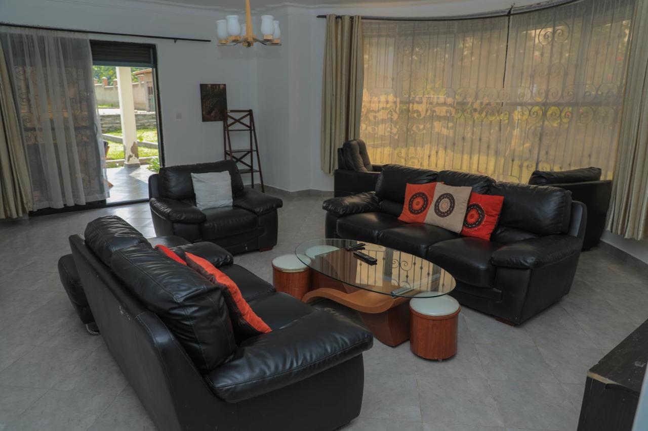 Silver Oaks Hotel Boma Fort Portal Екстер'єр фото