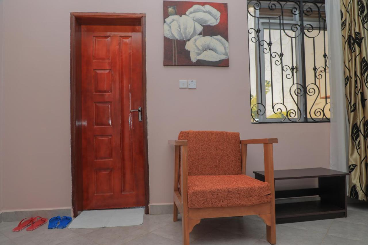 Silver Oaks Hotel Boma Fort Portal Екстер'єр фото