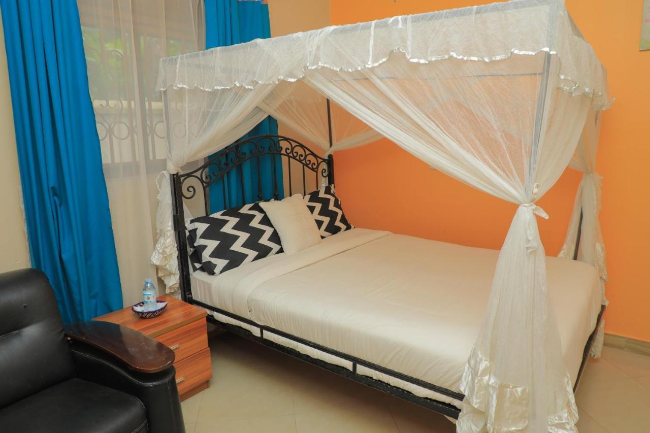 Silver Oaks Hotel Boma Fort Portal Екстер'єр фото