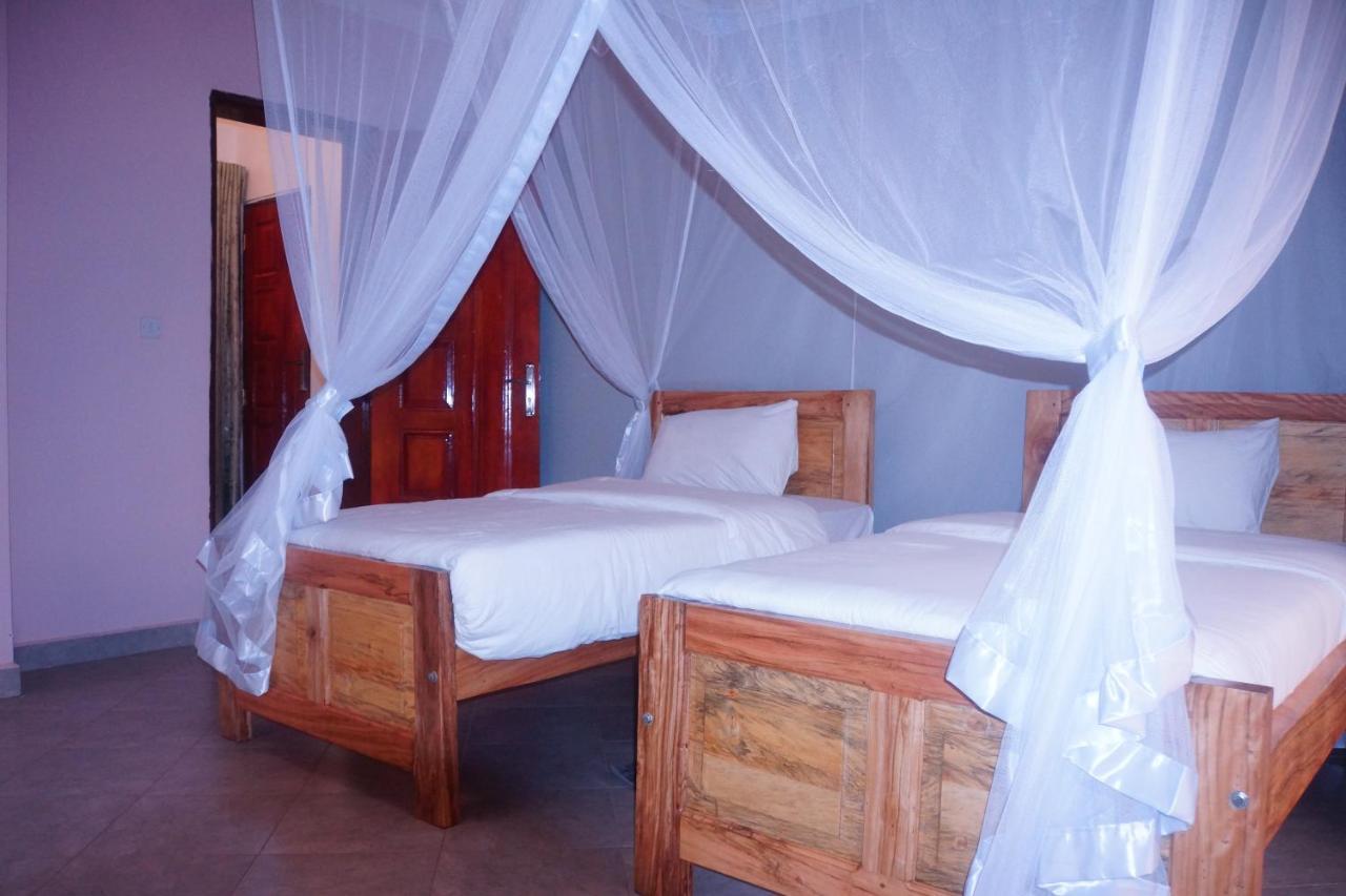 Silver Oaks Hotel Boma Fort Portal Екстер'єр фото