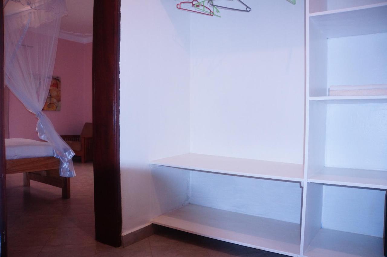 Silver Oaks Hotel Boma Fort Portal Екстер'єр фото