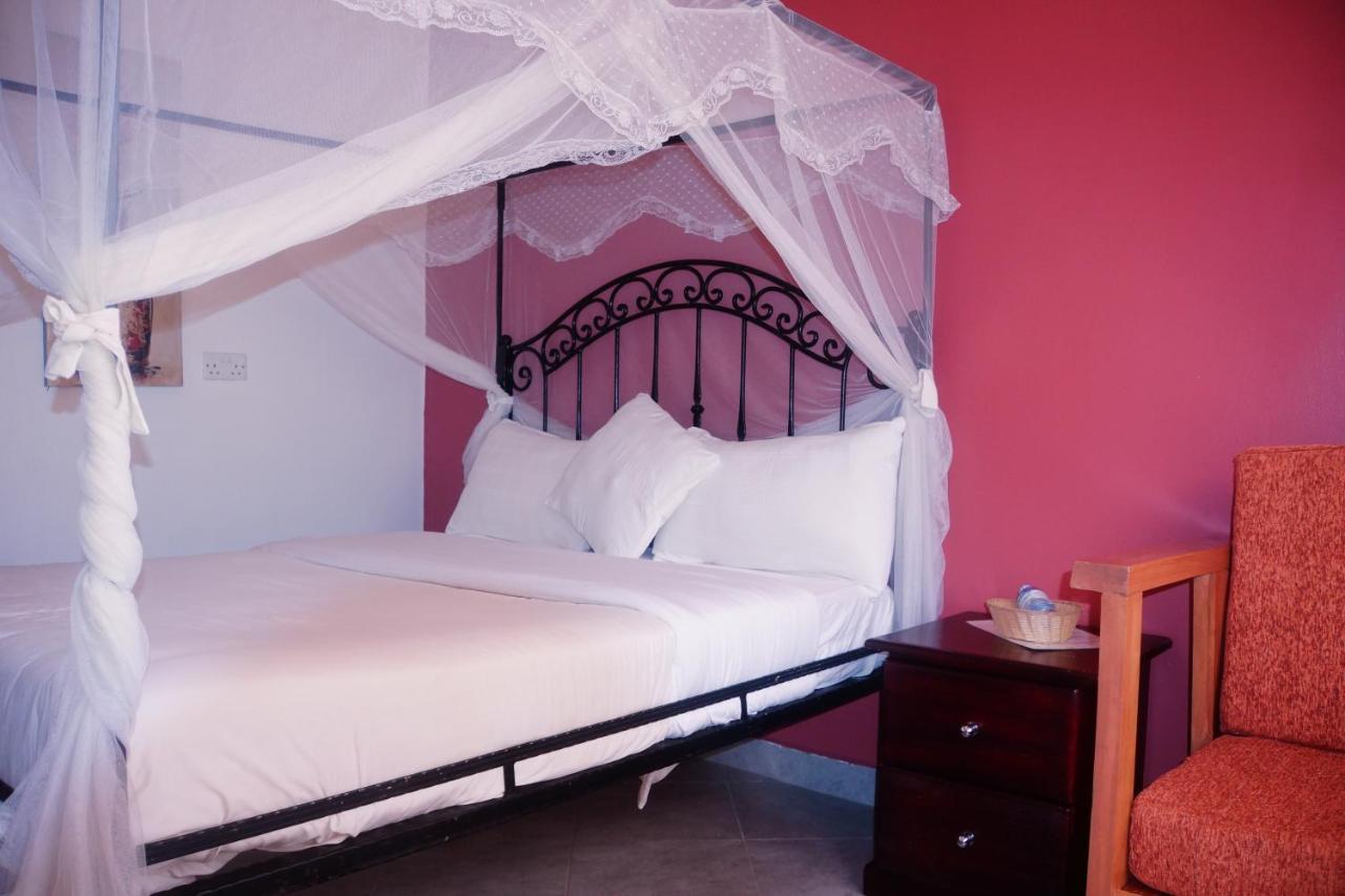Silver Oaks Hotel Boma Fort Portal Екстер'єр фото