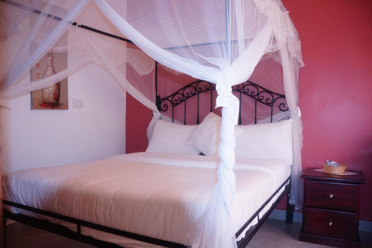 Silver Oaks Hotel Boma Fort Portal Екстер'єр фото
