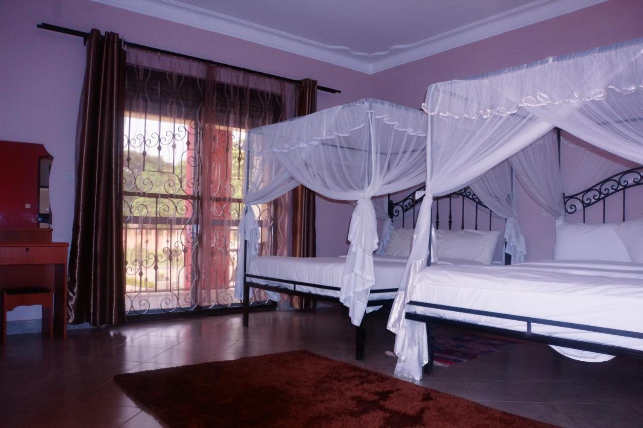 Silver Oaks Hotel Boma Fort Portal Екстер'єр фото