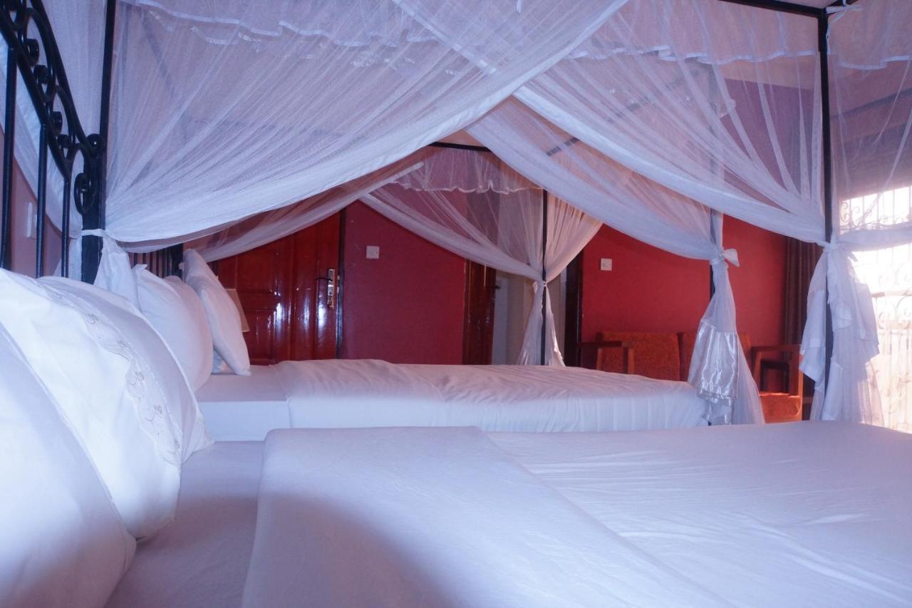 Silver Oaks Hotel Boma Fort Portal Екстер'єр фото