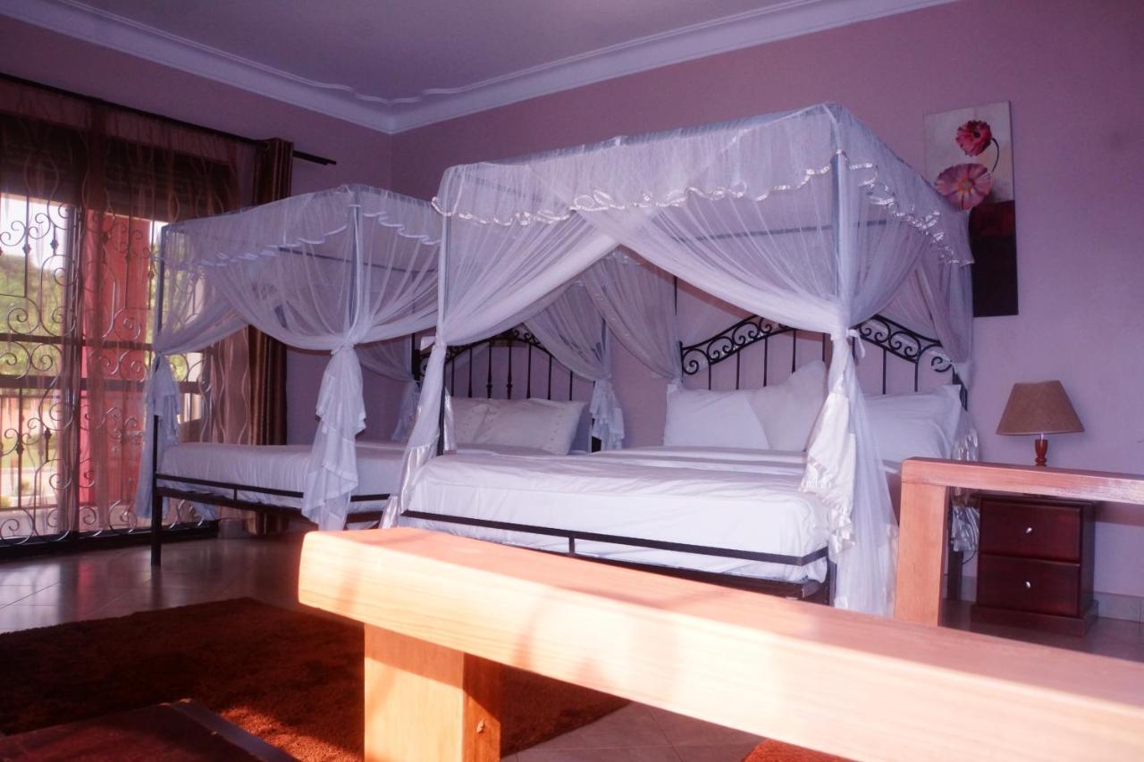 Silver Oaks Hotel Boma Fort Portal Екстер'єр фото