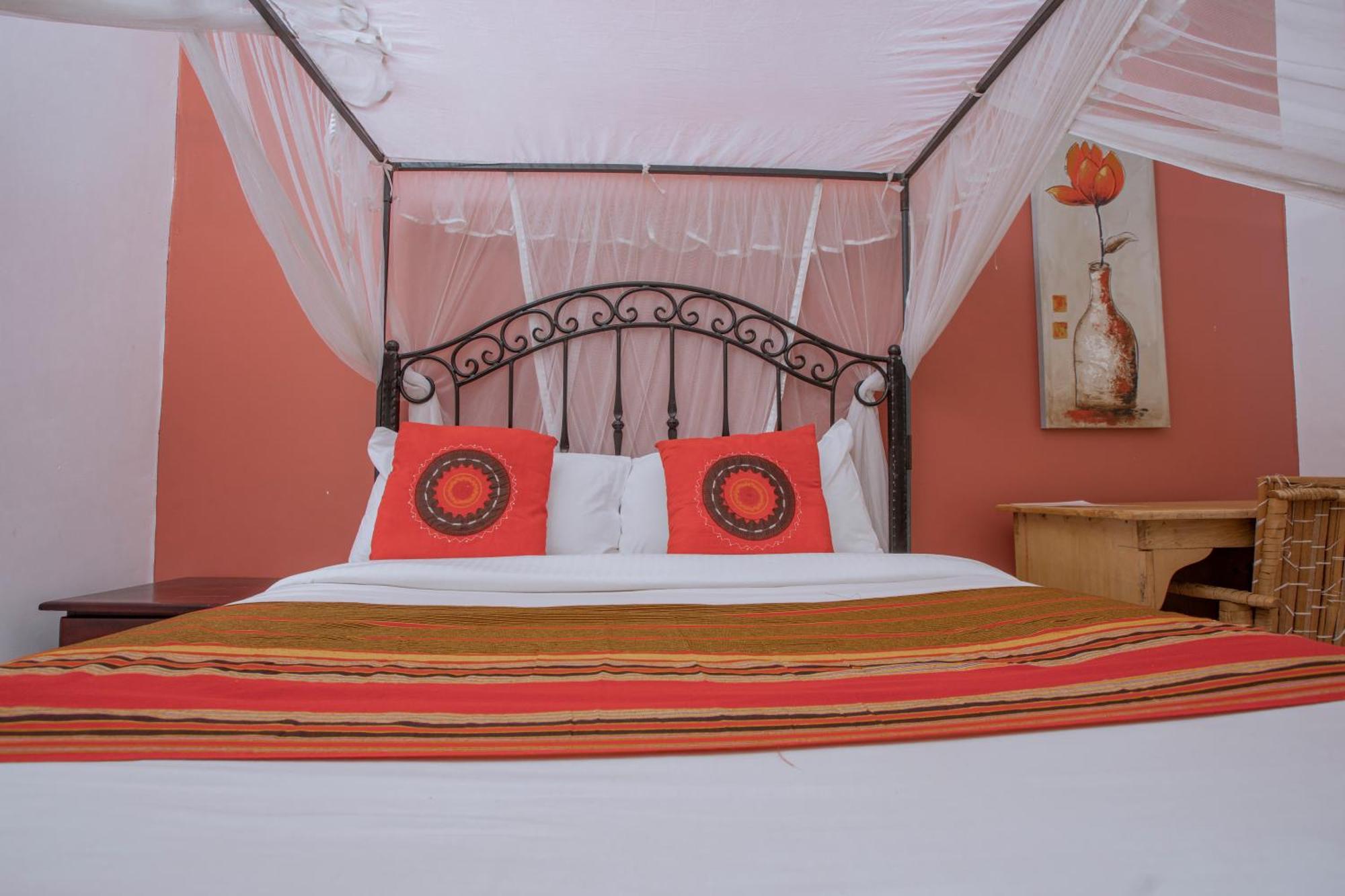 Silver Oaks Hotel Boma Fort Portal Екстер'єр фото
