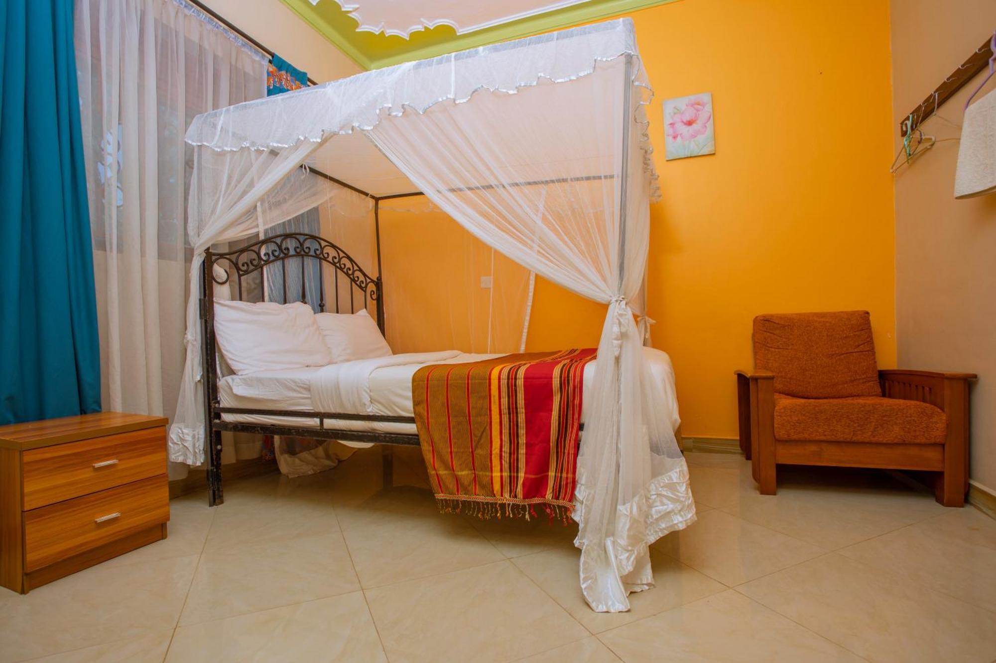 Silver Oaks Hotel Boma Fort Portal Екстер'єр фото