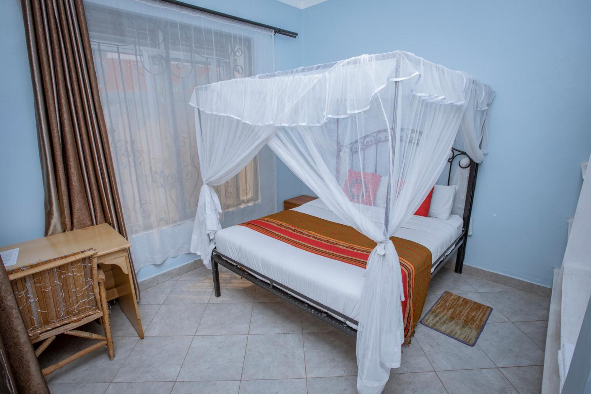Silver Oaks Hotel Boma Fort Portal Екстер'єр фото