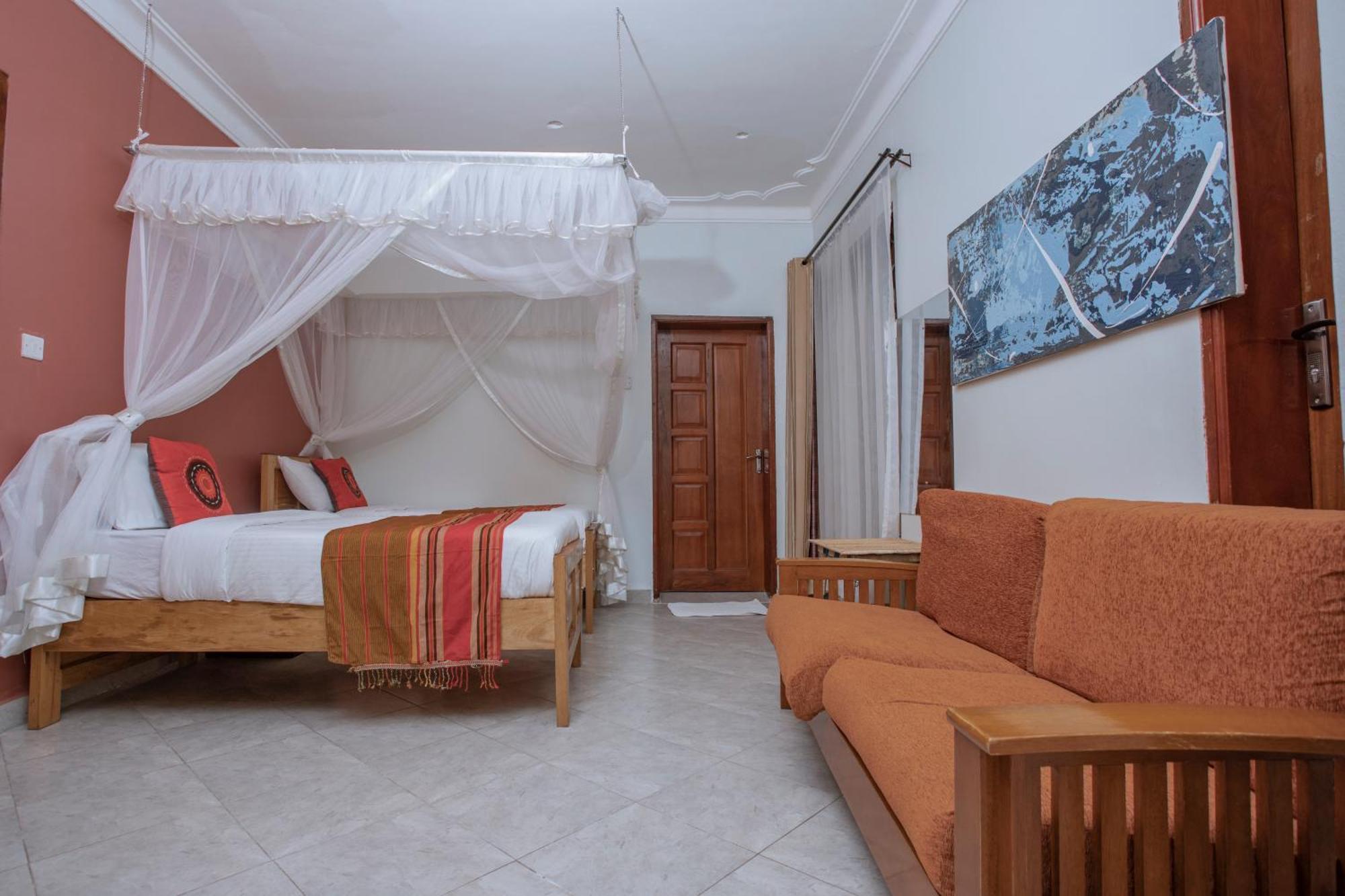 Silver Oaks Hotel Boma Fort Portal Екстер'єр фото
