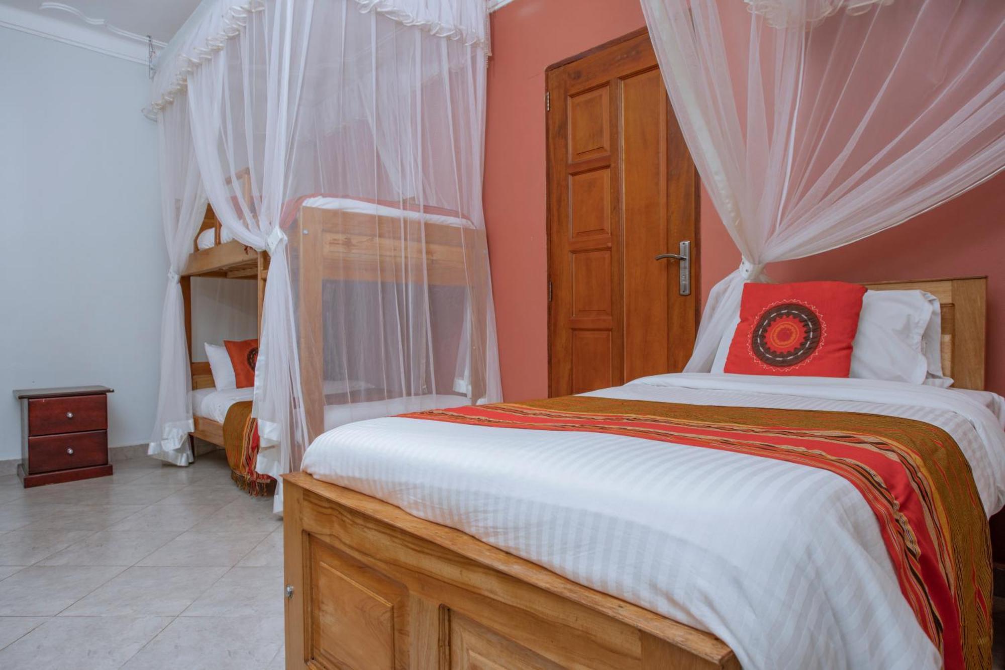 Silver Oaks Hotel Boma Fort Portal Екстер'єр фото