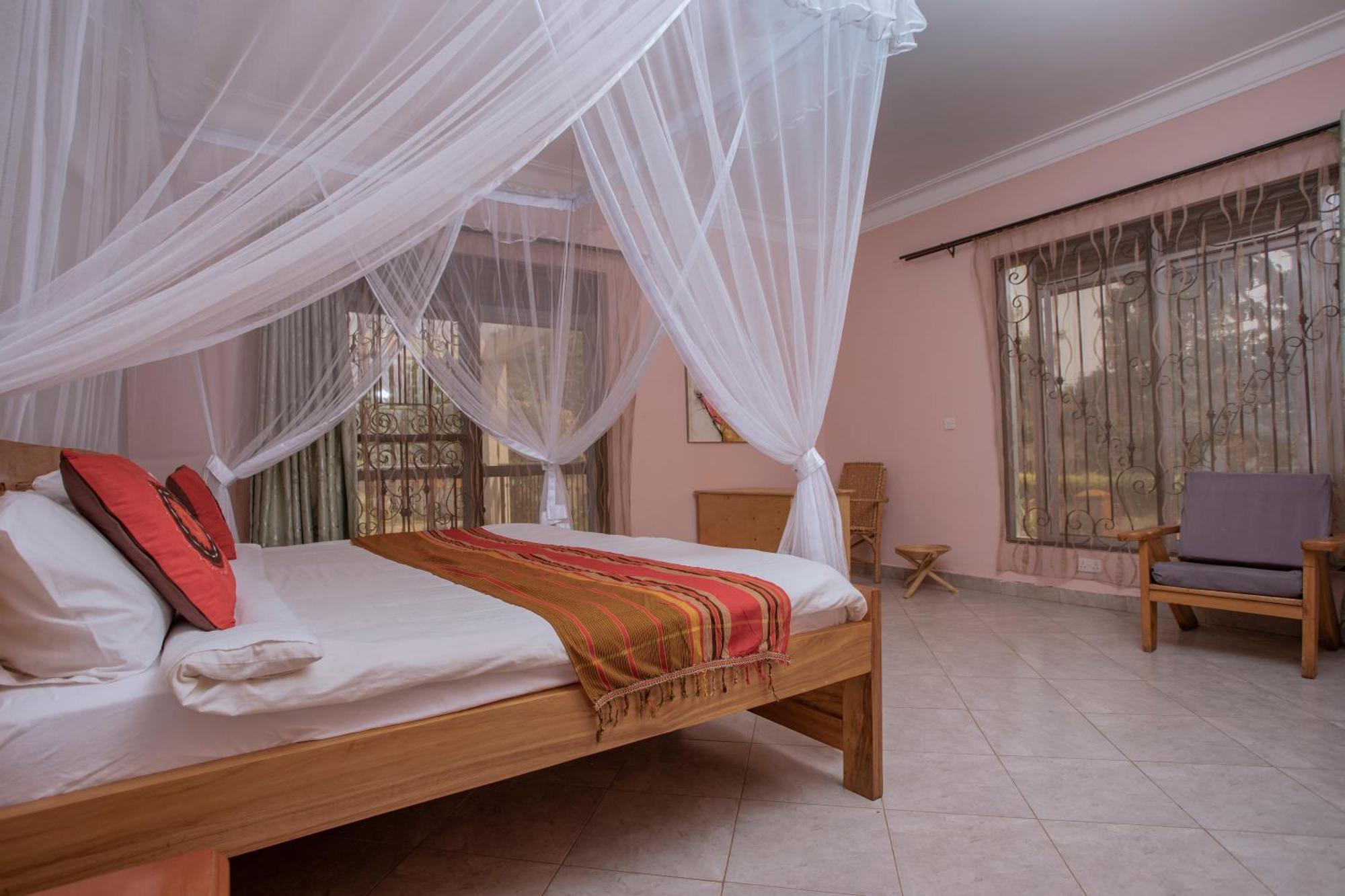Silver Oaks Hotel Boma Fort Portal Екстер'єр фото