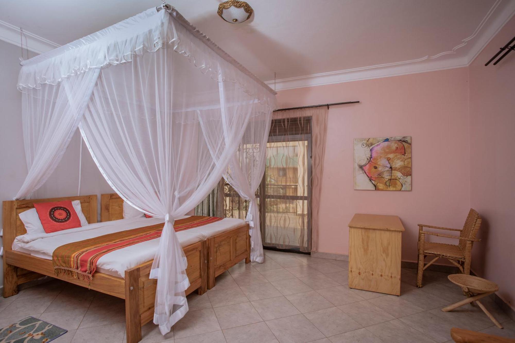 Silver Oaks Hotel Boma Fort Portal Екстер'єр фото