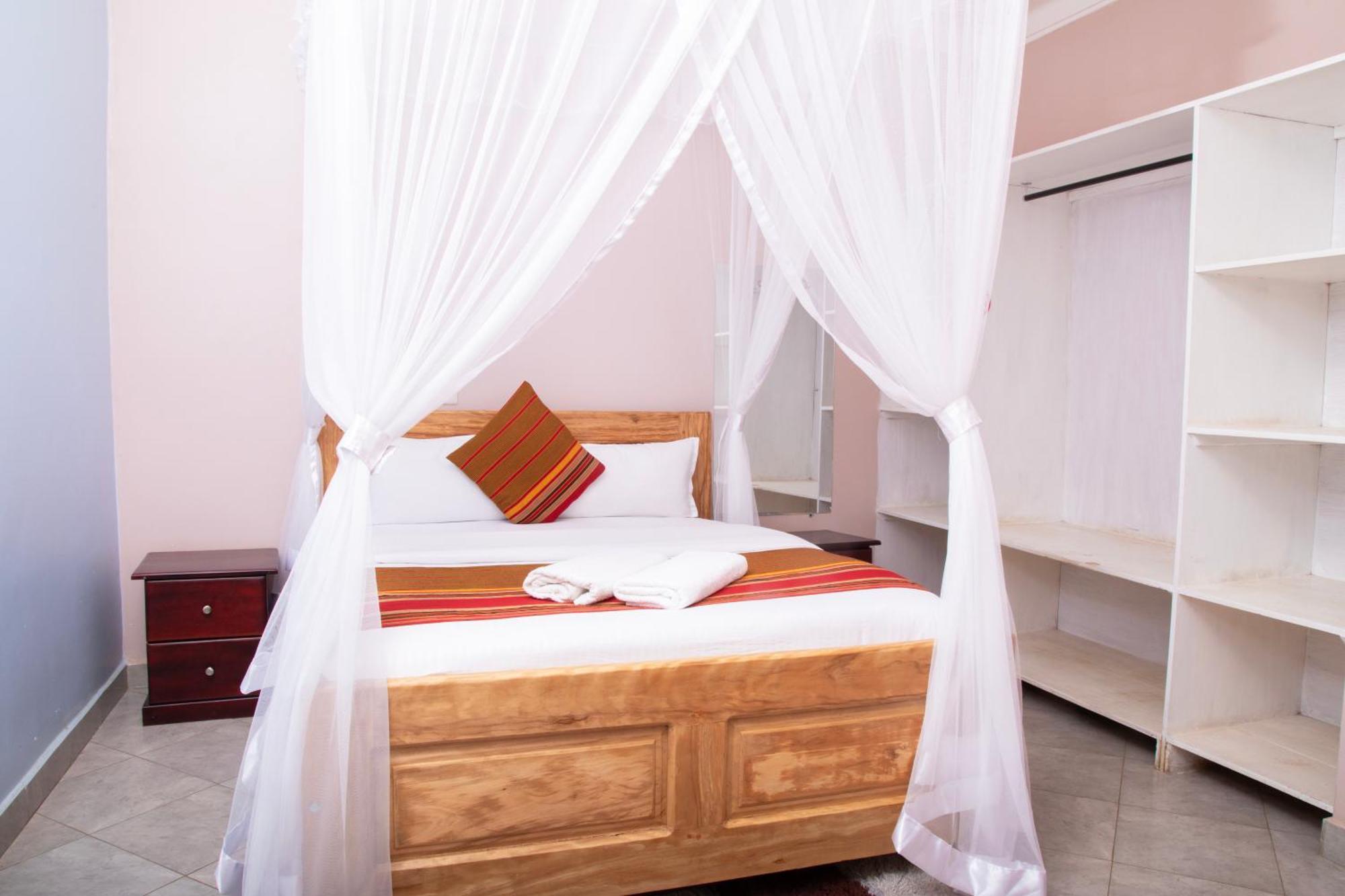 Silver Oaks Hotel Boma Fort Portal Екстер'єр фото
