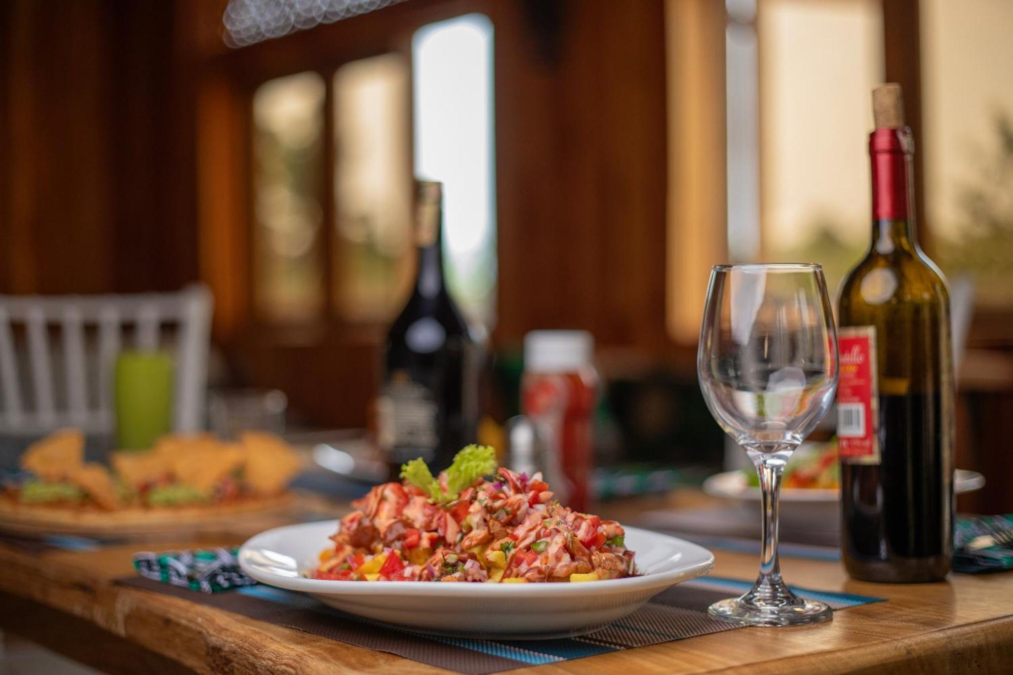 Silver Oaks Hotel Boma Fort Portal Екстер'єр фото