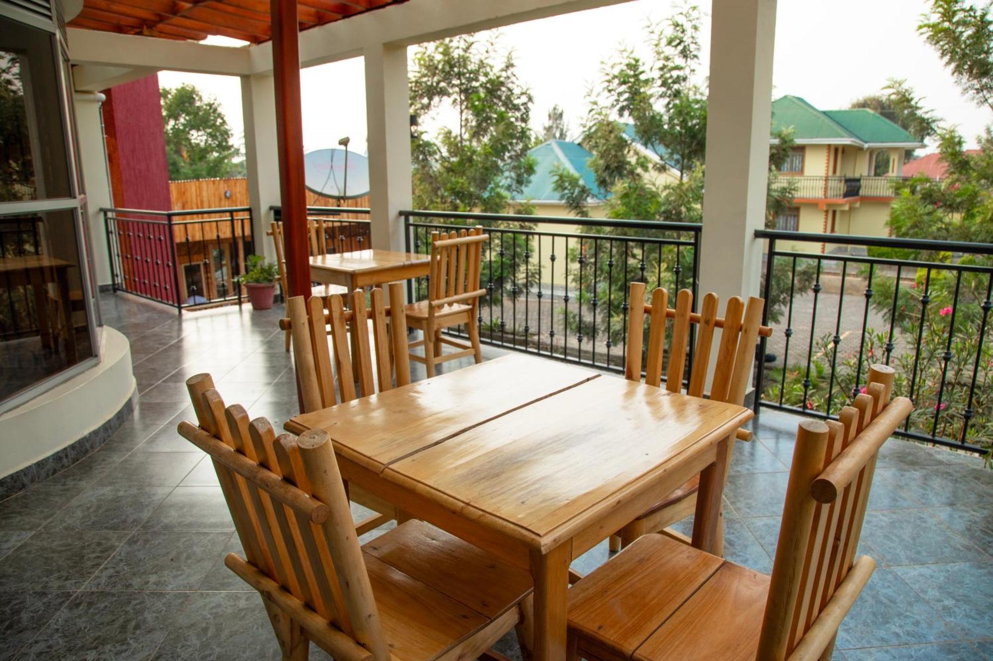 Silver Oaks Hotel Boma Fort Portal Екстер'єр фото