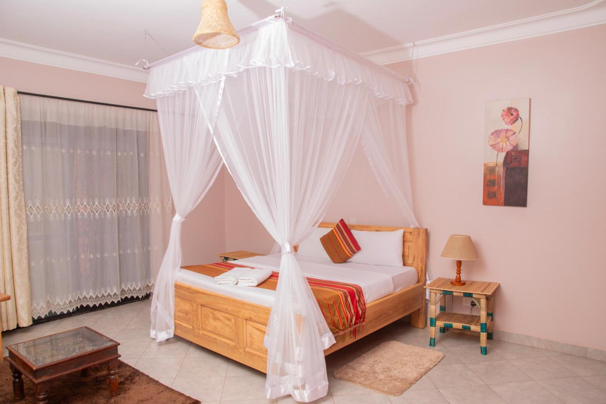 Silver Oaks Hotel Boma Fort Portal Екстер'єр фото
