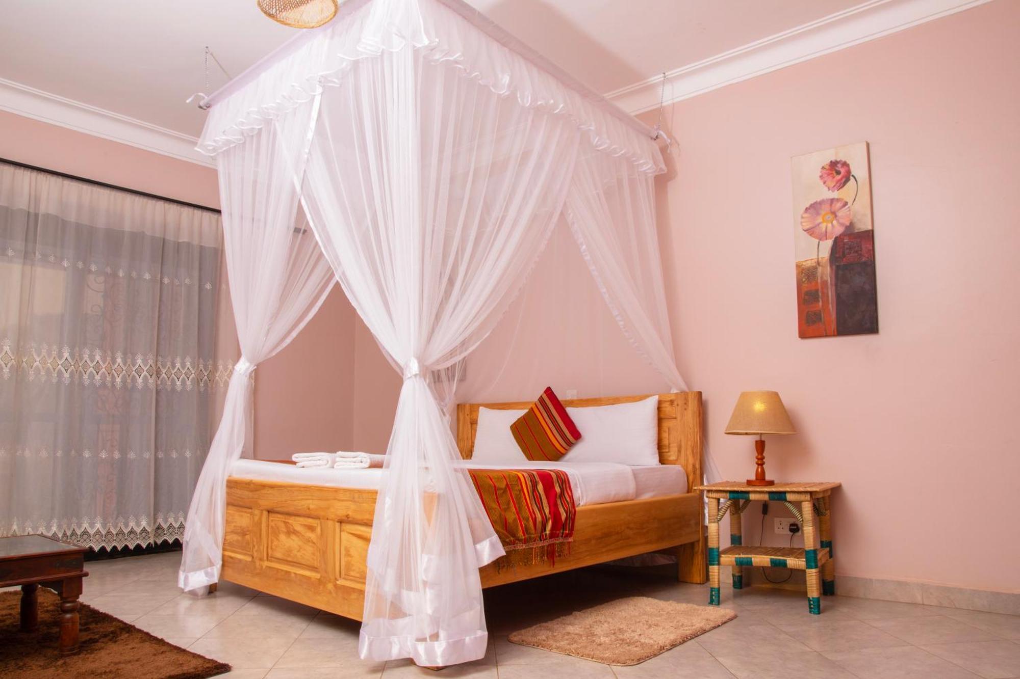 Silver Oaks Hotel Boma Fort Portal Екстер'єр фото
